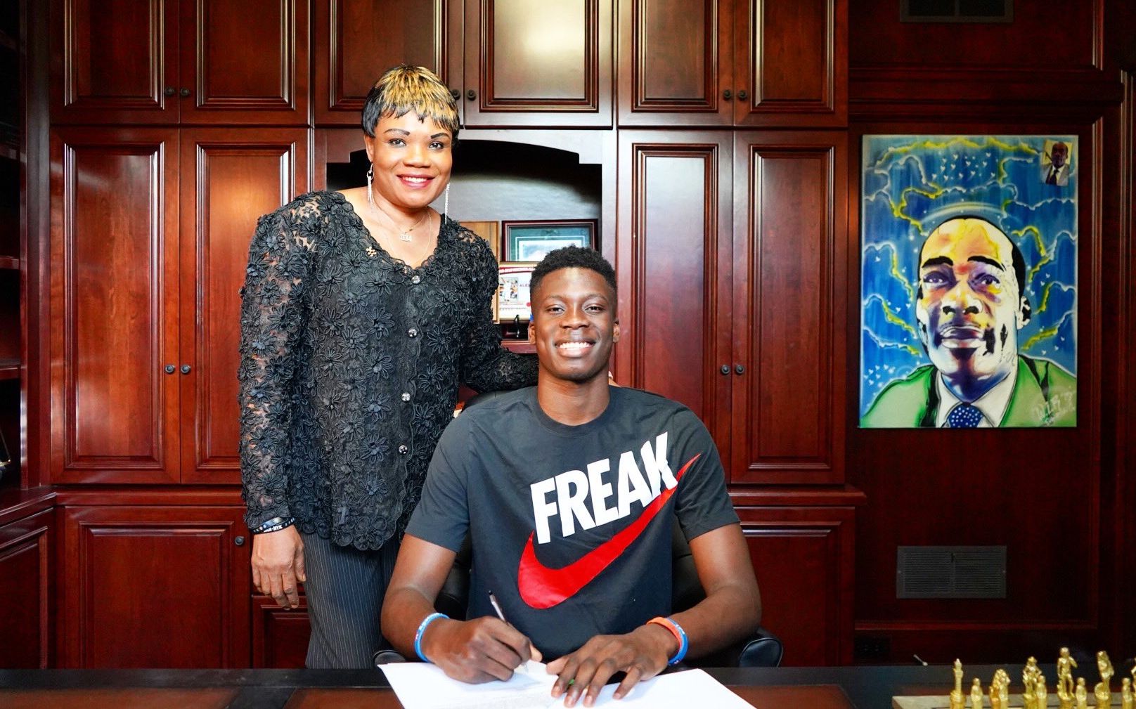 当接发位于 当接发位于